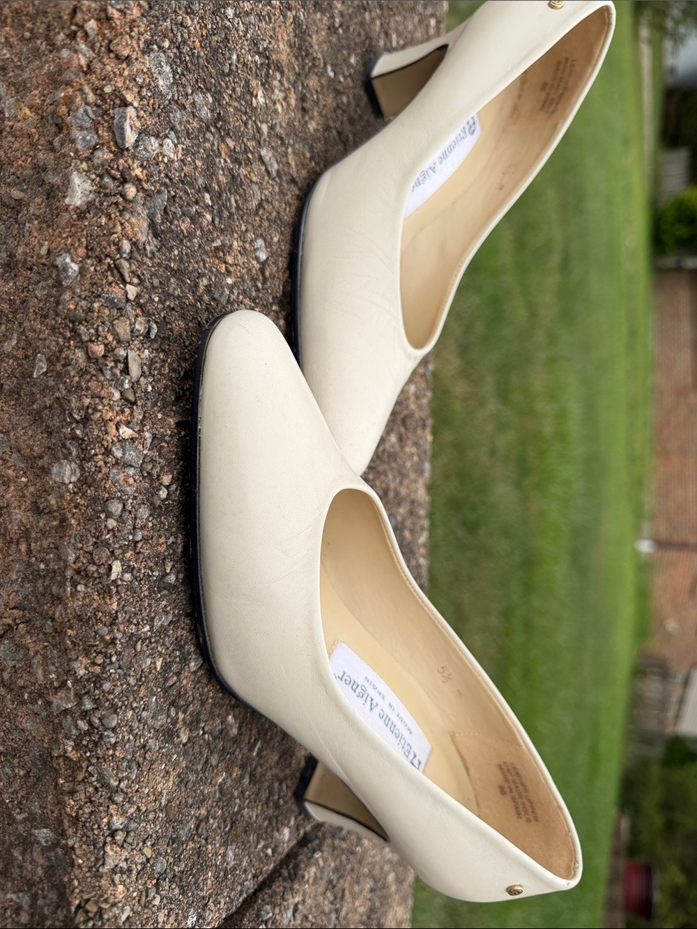 Vintage Etienne Aigner Cream Leather Taylor Mid Block Heel Pumps